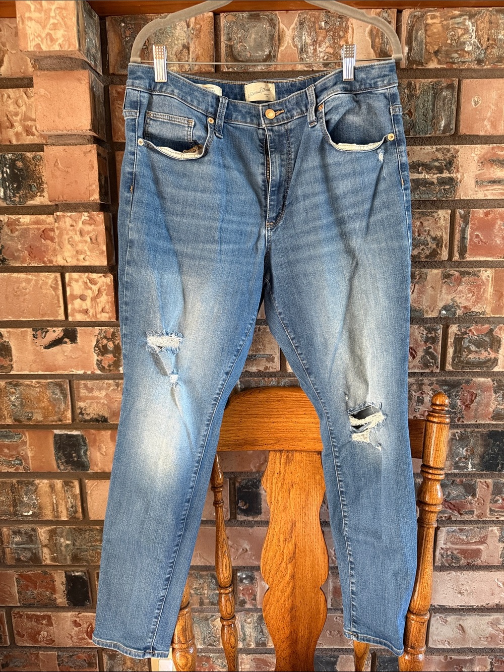 Universal Thread Women's Skinny Jeans — Light Blue Distressed